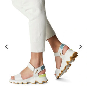 Sorel Kinetic Sandals, size 9.5 White Leather